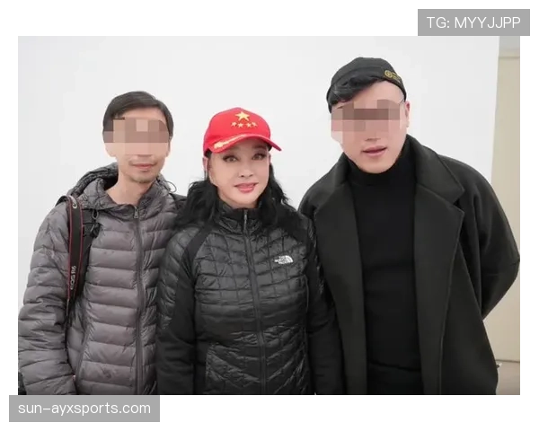 管晨辰赛后拎着塑料袋去夜市，豪车和小摊同框这反差笑死我了